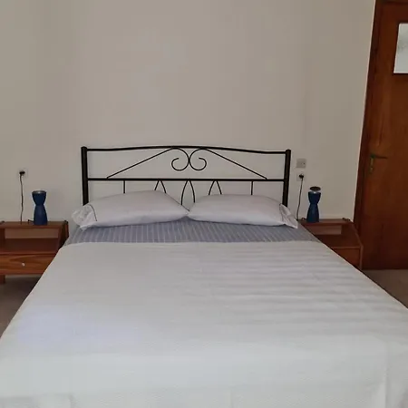 Billy's Daire Lygourio